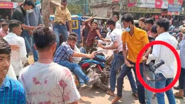 আদালত চত্বরে হামলা-ভাঙচুর: আসামিরা প্রকাশ্যে, পুলিশ নীরব