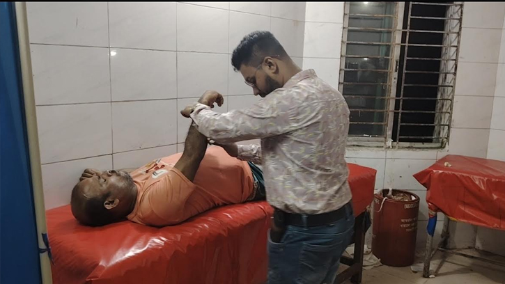 ব্যবসায়ীর ওপর হামলা ও টাকা লুটপাট, নারীকে শ্লীলতাহানি 