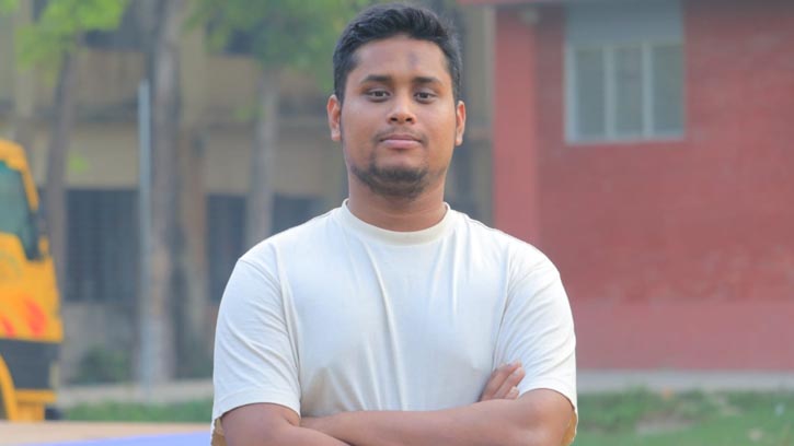 ফেসবুকে কোরআনের আয়াত লিখে রাজনৈতিক বার্তা হাসনাতের