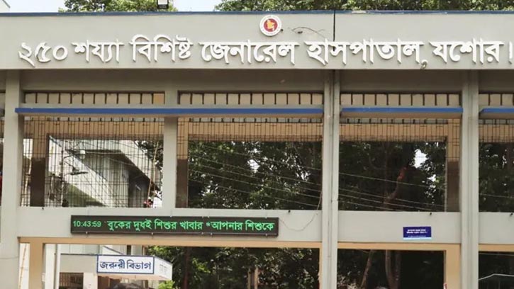 প্রবাসীকে কুপিয়ে জখম: ঝিকরগাছায় চরম উত্তেজনা