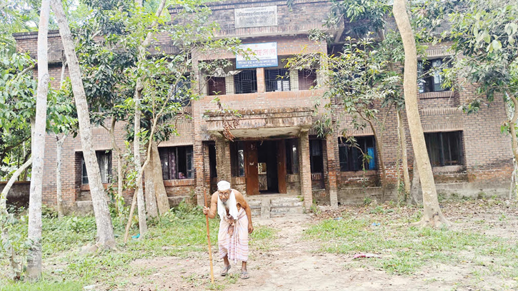 ফরিদগঞ্জের লাউতলী স্বাস্থ্যকেন্দ্র অচল, দুর্ভোগে ২৫ হাজার মানুষ