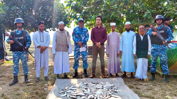 রায়পুরে নিষিদ্ধ কারেন্ট জাল ও জাটকা ইলিশ জব্দ