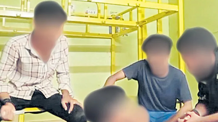 কলেজে র‍্যাগিংয়ের নামে ইলেকট্রিক শকের শিকার শিক্ষার্থী