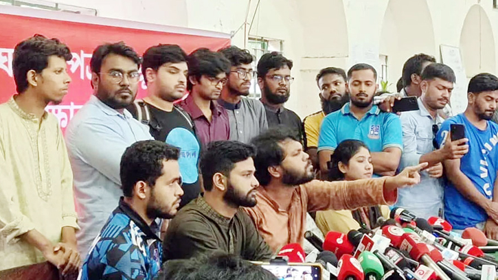 ইনকিলাব মঞ্চের তত্ত্বাবধায়ক সরকারের আহ্বান: অন্তর্বর্তী সরকার ভেঙে দেওয়ার দাবি