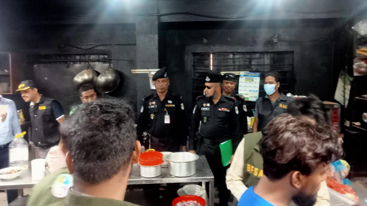 কুলাউড়ায় তিনটি হোটেল ও রেস্টুরেন্টকে সোয়া ২ লাখ টাকা জরিমানা