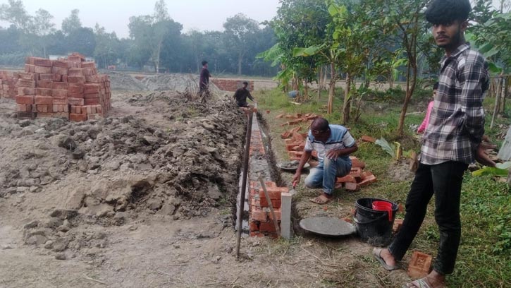 সিরাজগঞ্জে পৈত্রিক সম্পত্তিতে জোরপূর্বক দখলের অভিযোগ