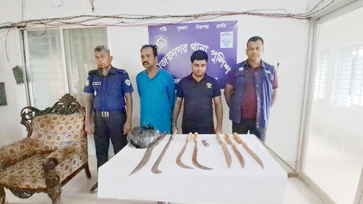 মাদক ও দেশীয় অস্ত্রসহ যুবলীগ নেতা গ্রেফতার