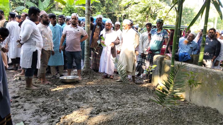 ভূমিকম্পে নিহত বাবা-ছেলের দাফন লক্ষ্মীপুরে সম্পন্ন 