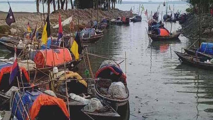 পটুয়াখালীতে ঋণ ও দাদনে দিশেহারা জেলে