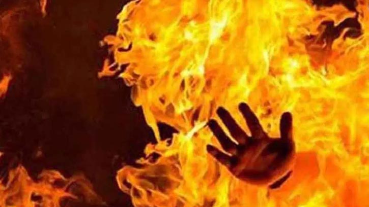 আগুনের লেলিহান শিখায় ছোট্ট ১ বছরের শিশুর মৃত্যু