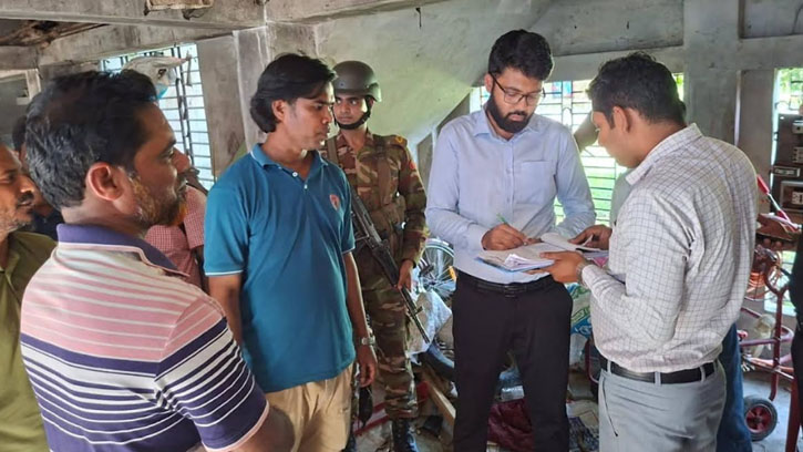 সাতক্ষীরায় ১২০০ লিটার ডিজেল জব্দ, চেয়ারম্যানকে অর্থদণ্ড