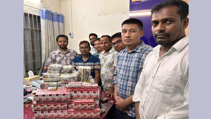 বরিশালে অবৈধ সিগারেট ও নকল আকিজ বিড়ি জব্দ
