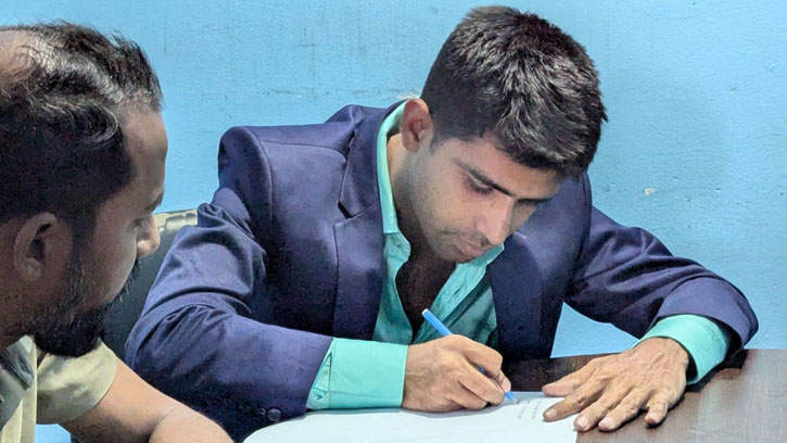 পুলিশের ভুয়া আইডি বানাতে এসে যুবক আটক