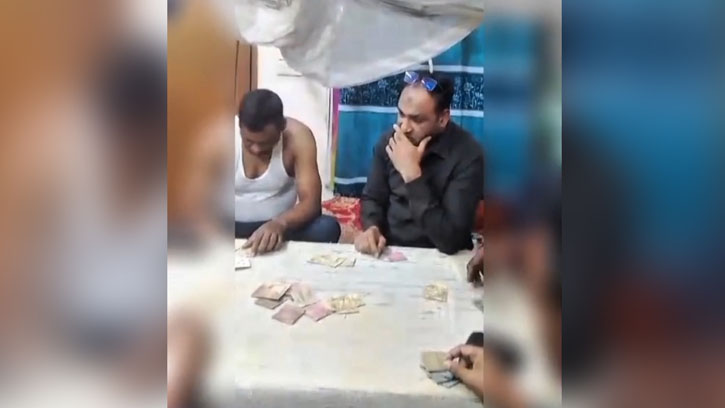 গাইবান্ধা পুলিশ ফাঁড়িতে কর্মকর্তাদের জুয়া খেলার ভিডিও ভাইরাল