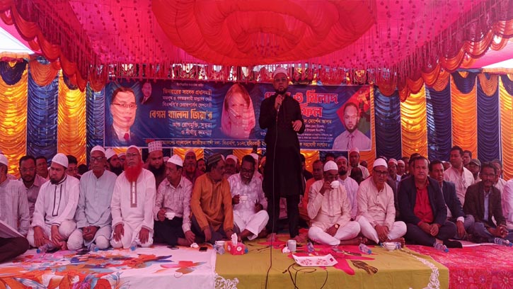 ময়মনসিংহে খালেদা জিয়ার সুস্থতা কামনায় আবেগঘন দোয়া মাহফিল