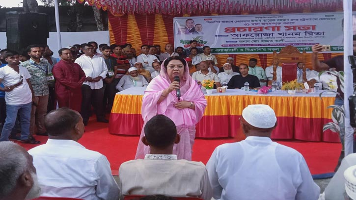 ৩১ দফার প্রচারণা চালাচ্ছেন বিএনপি নেত্রী আফরোজা খানম রিতা 