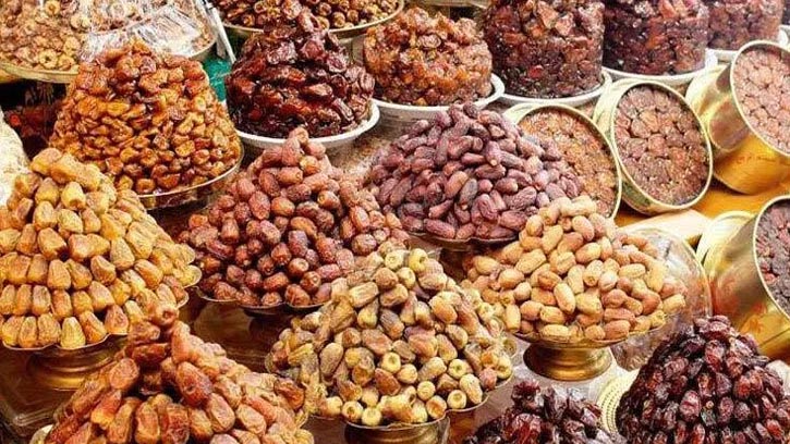 একমাসে খেজুরের দাম কেজিতে বেড়েছে ২৫০ টাকা!