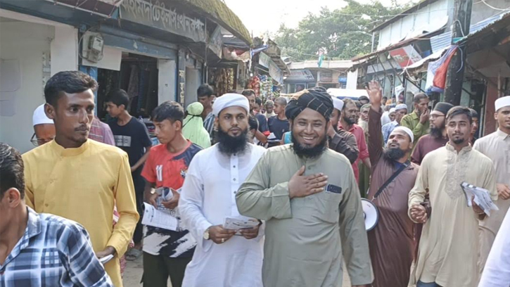 মুফতি আলী আকবর সিদ্দিকীর গণসংযোগ ও লিফলেট বিতরণ