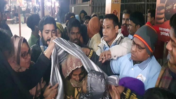উত্তরায় পথশিশু ফাউন্ডেশনের উদ্যোগে শীতার্তদের মাঝে কম্বল বিতরণ
