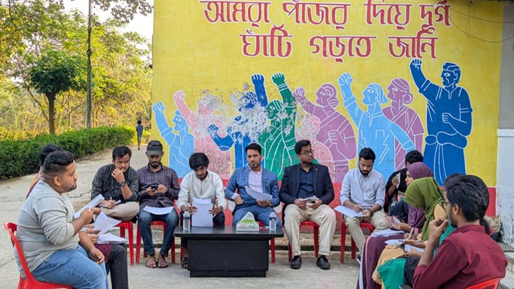 কু্বির শহীদ ধীরেন্দ্রনাথ দত্ত হলে আন্তঃহল বিতর্ক প্রতিযোগিতা অনুষ্ঠিত