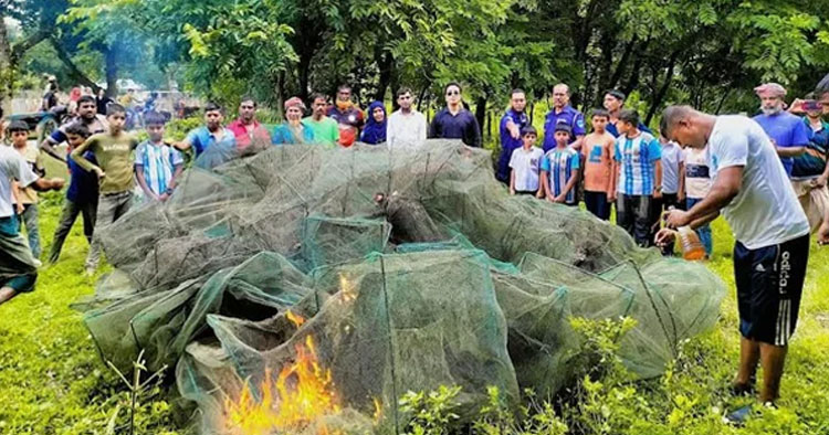 ভেড়ামারায় ৩ লাখ টাকার নিষিদ্ধ চায়না দুয়ারি জাল জব্দ, ধ্বংস