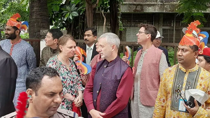 ঢাকায় বৈশাখী শোভাযাত্রায় বিদেশি কূটনীতিকদের উপস্থিতি