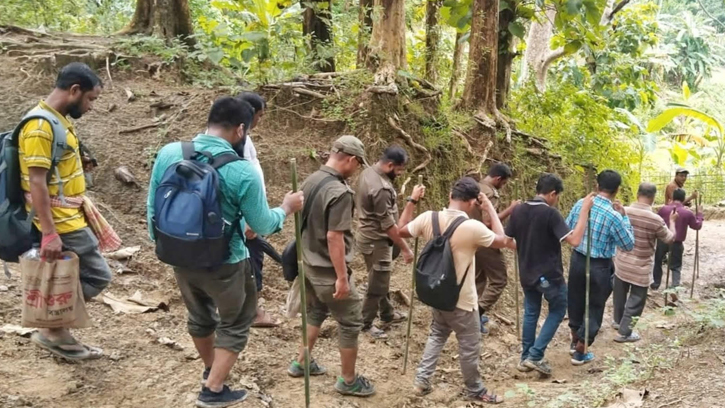 বিলুপ্তির হাত থেকে রক্ষা করতে সংরক্ষিত বন লাঠিটিলায় বিশেষজ্ঞ দল