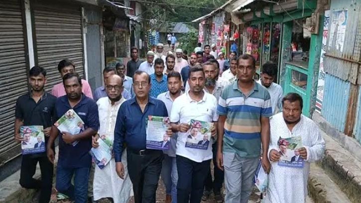 রাষ্ট্র কাঠামো মেরামতের ৩১ দফার লিফলেট বিতরণ