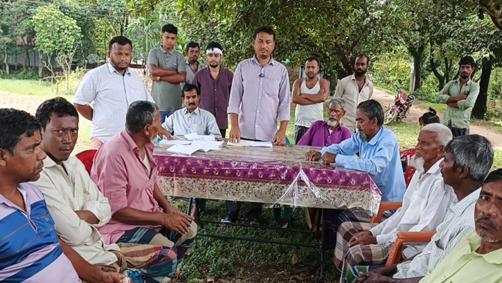 দোয়ারাবাজারে বসতবাড়িতে হামলা ও লুটপাটের প্রতিবাদে সংবাদ সম্মেলন