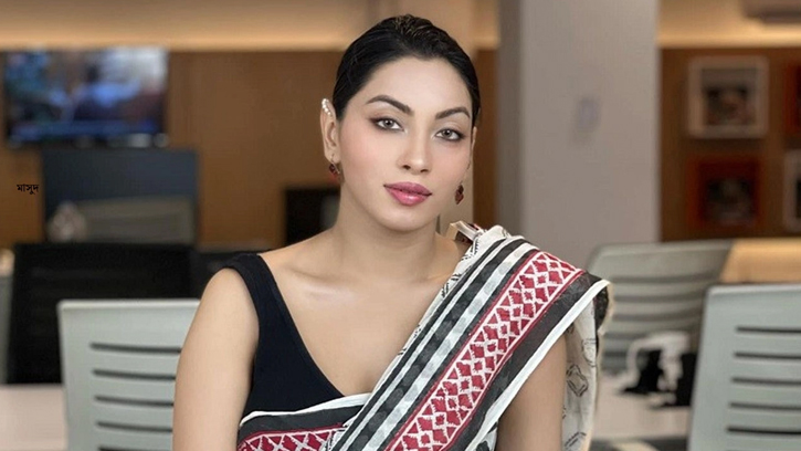 মডেল মেঘনা আলম ঢাকা-৮ আসনে প্রতিদ্বন্দ্বিতার ঘোষণা