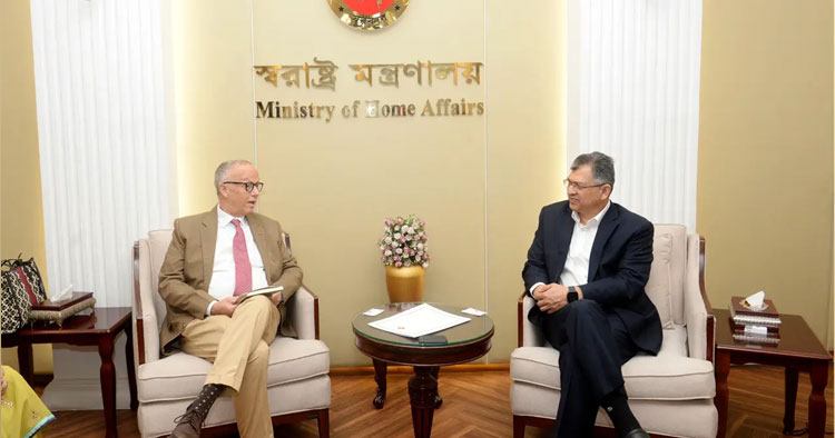 সাইবার বুলিং বিষয়ে আইআরআই প্রতিনিধিদলের সঙ্গে স্বরাষ্ট্রমন্ত্রীর বৈঠক