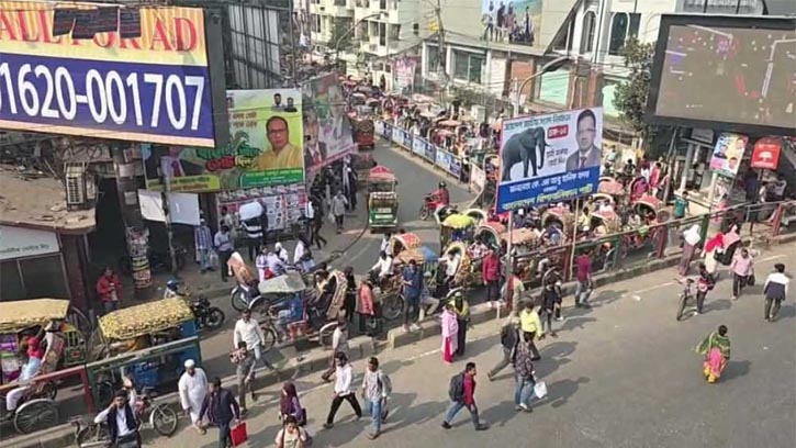 শিক্ষার্থীদের আন্দোলনে বন্ধ সায়েন্সল্যাব-মিরপুর সড়ক, চরম ভোগান্তি
