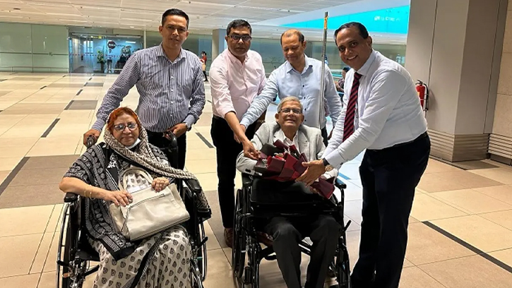 নিয়মিত স্বাস্থ্য পরীক্ষার জন্য সস্ত্রীক সিঙ্গাপুর সফরে বিএনপি মহাসচিব