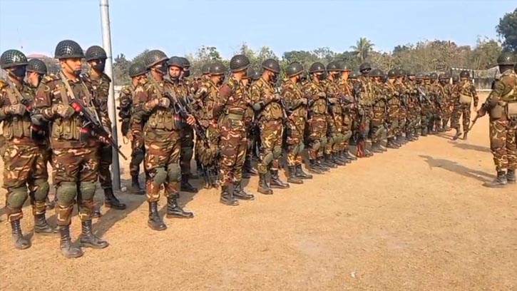 পঞ্চগড়ে সেনাবাহিনীর নির্বাচনকালীন নিরাপত্তা মহড়া অনুষ্ঠিত 