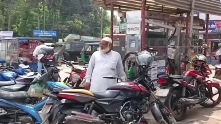 লক্ষ্মীপুরে পেট্রোল পাম্পে তালা, ভোগান্তিতে মোটরসাইকেল আরোহীরা