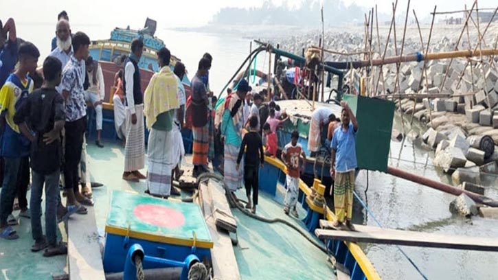 সিরাজগঞ্জে বাল্কহেডের ভিতরে যুবকের রহস্যজনক মৃত্যু