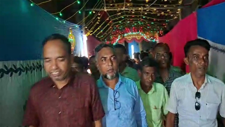 জেলা বিএনপির নেতা এস.এম. রঞ্জুর পূজা মণ্ডপ পরিদর্শন
