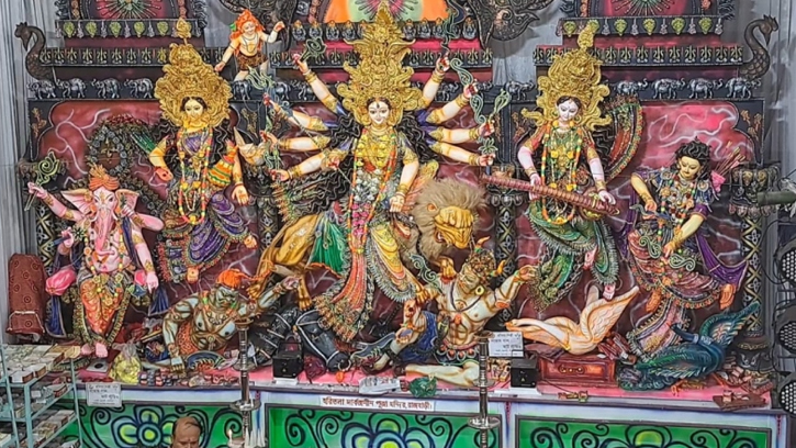 বিদায়ের আবহে আজ মহানবমীর পূজা