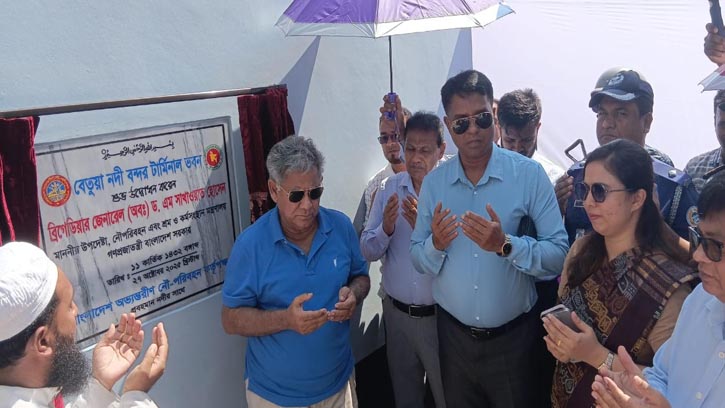 চরফ্যাশনে নদী বন্দর টার্মিনাল উদ্বোধন করলেন নৌপরিবহন উপদেষ্টা 