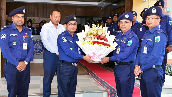 নওগাঁয় পেল একজন মানবিক ও জনবান্ধব পুলিশ সুপার