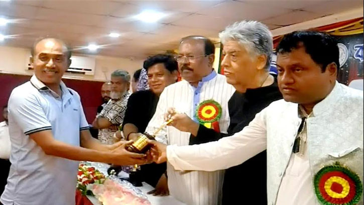 মাদার তেরেসা অ‍্যাওয়ার্ড পেলেন সাংবাদিক এস এম নাসির 