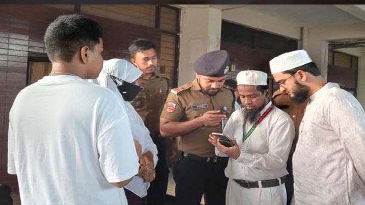 কুলাউড়া রেল ষ্টেশনে কালোবাজারি রোধে অভিযান