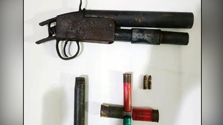 রাউজানে ঝোপ থেকে পাইপগান ও গুলি উদ্ধার