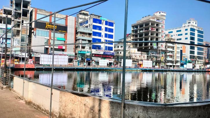 শতবর্ষী বিবির পুকুরের সৌন্দর্য হুমকিতে