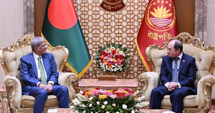 ভিয়েতনামের ভিসা প্রক্রিয়া সহজ করার আহ্বান রাষ্ট্রপতির