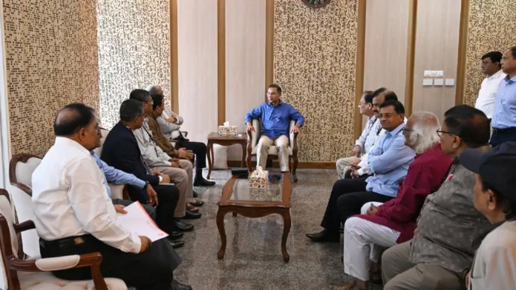 পূজা উদযাপন পরিষদের নেতাদের সঙ্গে প্রধানমন্ত্রীর সৌজন্য সাক্ষাৎ