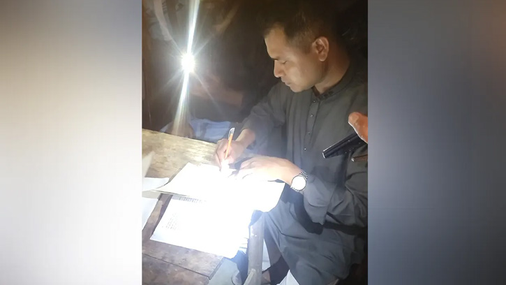 প্রবাসীর স্ত্রীকে বিয়ের প্রস্তাব দিতে গিয়ে আটক পুলিশ সদস্য
