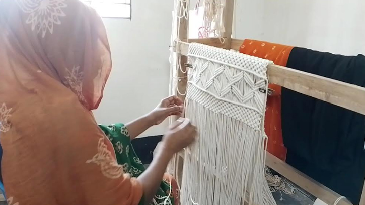 ৫ হাজার টাকার পুঁজি থেকে রাজিয়ার নান্দনিক পণ্য পৌঁছেছে ৯ দেশে