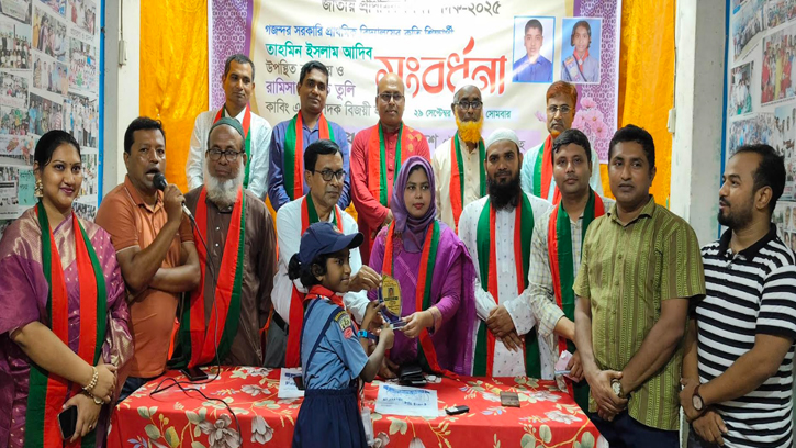 জাতীয় পর্যায়ে স্বর্ণপদক বিজয়ী গৌরীপুরের আদিব ও তুলিকে সংবর্ধনা