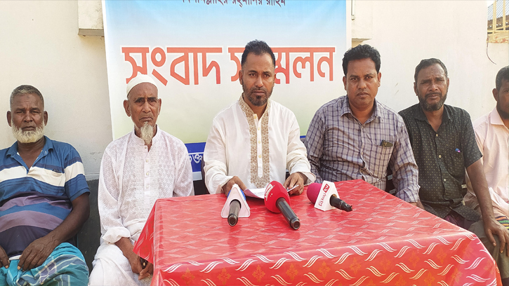 পোরশায় জমি সংক্রান্ত মিথ্যা সংবাদের প্রতিবাদে সংবাদ সম্মেলন